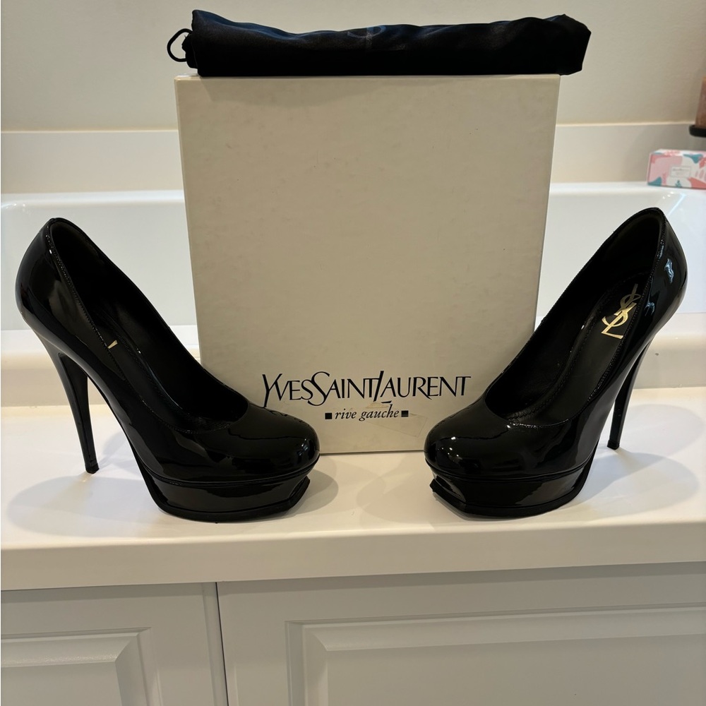 YSL Tribute 105 Pump in Black Patent Leather